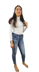 Woman in a blue heather skinny jeans