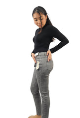 woman in grey skinny jeans