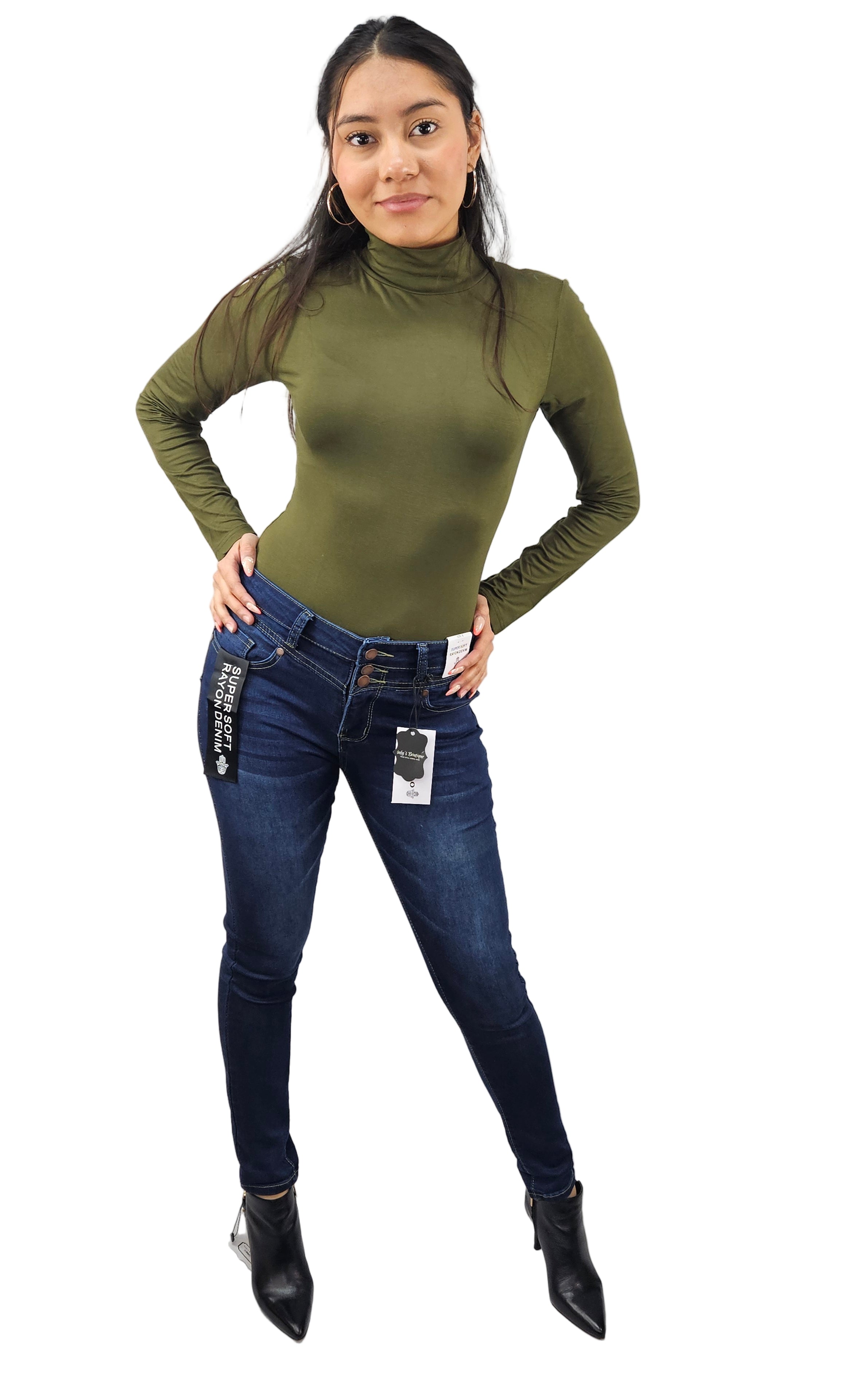 Woman in navy blue skinny jeans